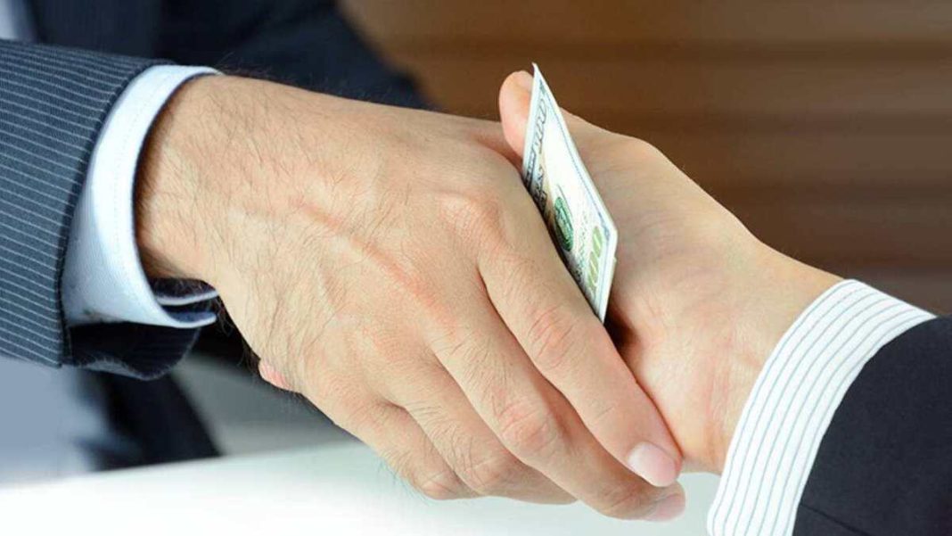 مافیا از دولتها و مسئولین قویتر است مافیا از دولتها و مسئولین قویتر است