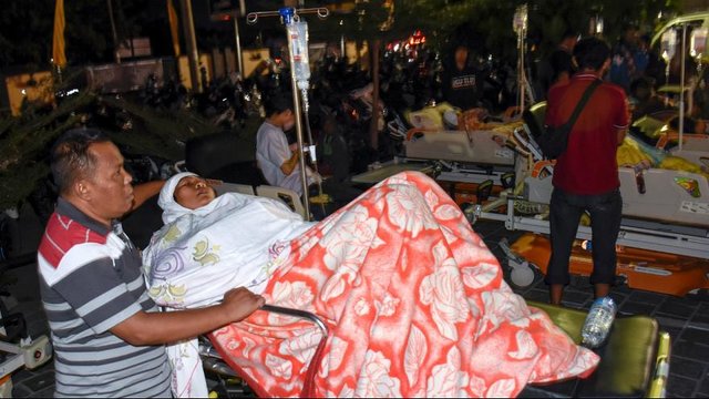 افزایش تعداد مصدومان زلزله به 241 نفر/ 2 نفر جان باختند افزایش تعداد مصدومان زلزله به 241 نفر/ 2 نفر جان باختند