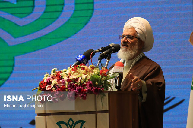 ما جنگ را شروع نکردیم، اما تاریخ باید گواهی بدهد که ۱۸۸ هزار شهید درجنگ تحمیلی از کشوردفاع کردند ما جنگ را شروع نکردیم، اما تاریخ باید گواهی بدهد که ۱۸۸ هزار شهید درجنگ تحمیلی از کشوردفاع کردند