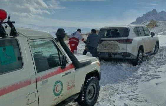 امدادرسانی نجاتگران هلال احمر زنجان به ۱۲۶ هموطن متاثر از برف و کولاک امدادرسانی نجاتگران هلال احمر زنجان به ۱۲۶ هموطن متاثر از برف و کولاک