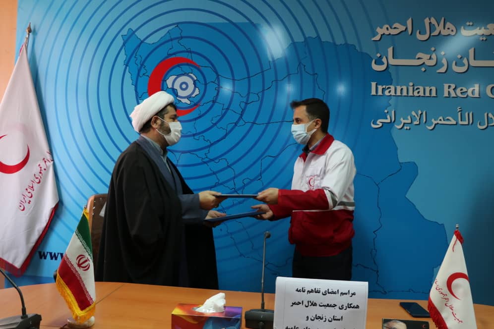 امضاء تفاهم نامه همکاریِ هلال احمر استان زنجان با مرکز خدمات حوزه های علمیه امضاء تفاهم نامه همکاریِ هلال احمر استان زنجان با مرکز خدمات حوزه های علمیه