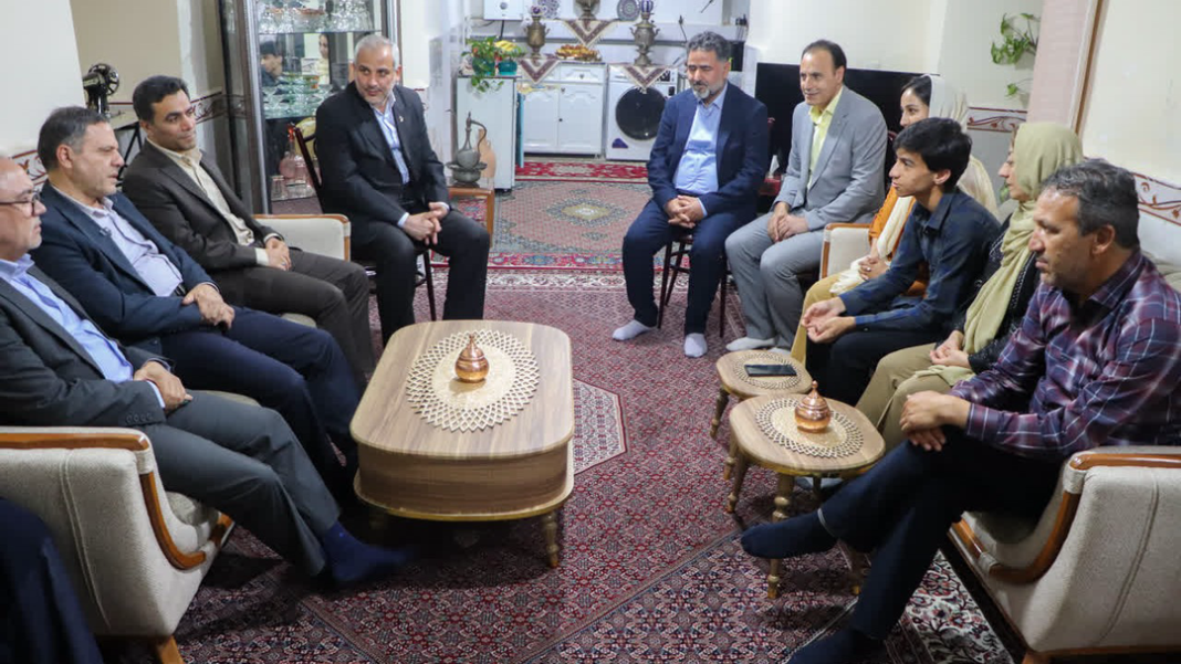 معلمان مهمترین سرمایهگذاران کشور هستند معلمان مهمترین سرمایهگذاران کشور هستند
