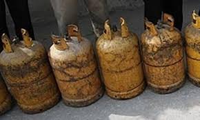 کمبود گاز مایع در روستاهای گازرسانی نشده /خود داری شرکت نفت از توزیع کامل کپسولهای گاز کمبود گاز مایع در روستاهای گازرسانی نشده /خود داری شرکت نفت از توزیع کامل کپسولهای گاز