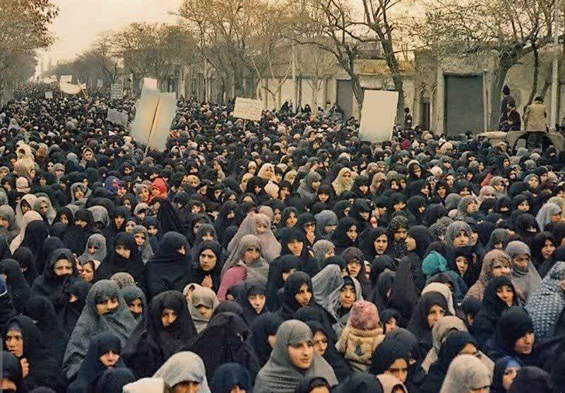اولین راهپیمایی زنان زنجانی چگونه شکل گرفت! اولین راهپیمایی زنان زنجانی چگونه شکل گرفت!