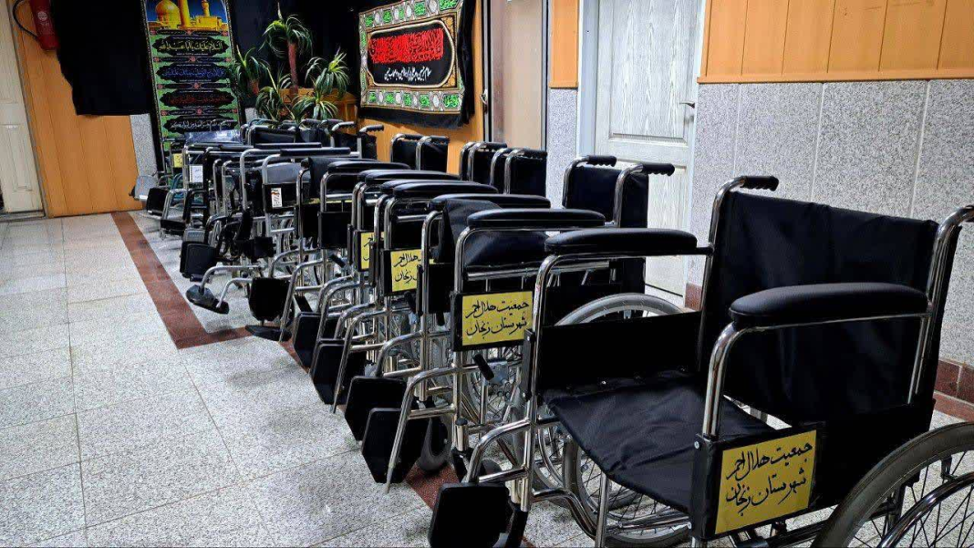 خیرین زنجانی ۲۰ دستگاه ویلچر به هلالاحمر اهدا کردند خیرین زنجانی ۲۰ دستگاه ویلچر به هلالاحمر اهدا کردند