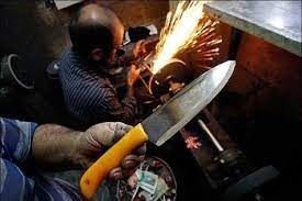 راه اندازی مرکز آموزش های تخصصی چاقو از بهمن ماه در زنجان/ در حال حاضر فقط چاقوهای کلسیونی صادرمی شوند/ سهم چاقوی زنجان در بازار ناچیز است راه اندازی مرکز آموزش های تخصصی چاقو از بهمن ماه در زنجان/ در حال حاضر فقط چاقوهای کلسیونی صادرمی شوند/ سهم چاقوی زنجان در بازار ناچیز است