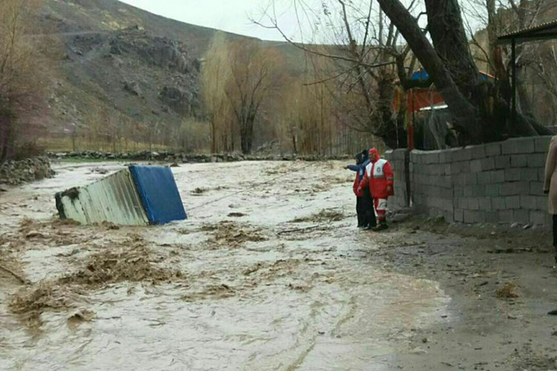 سیل در زنجان 2 قربانی گرفت سیل در زنجان 2 قربانی گرفت