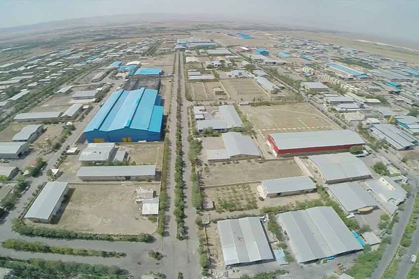 سیستم آبیاری قطره ای در شهرک صنعتی اشراق عملیاتی می شود سیستم آبیاری قطره ای در شهرک صنعتی اشراق عملیاتی می شود