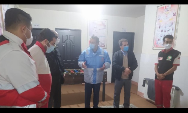 امدادگران هلال احمر با جان و دل خدمت می کنند امدادگران هلال احمر با جان و دل خدمت می کنند
